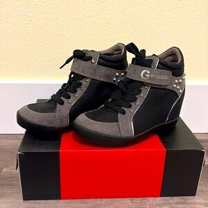 G by Guess POPSTAR2
Women’s 6 M in black multi fabric sneaker’s with platformm